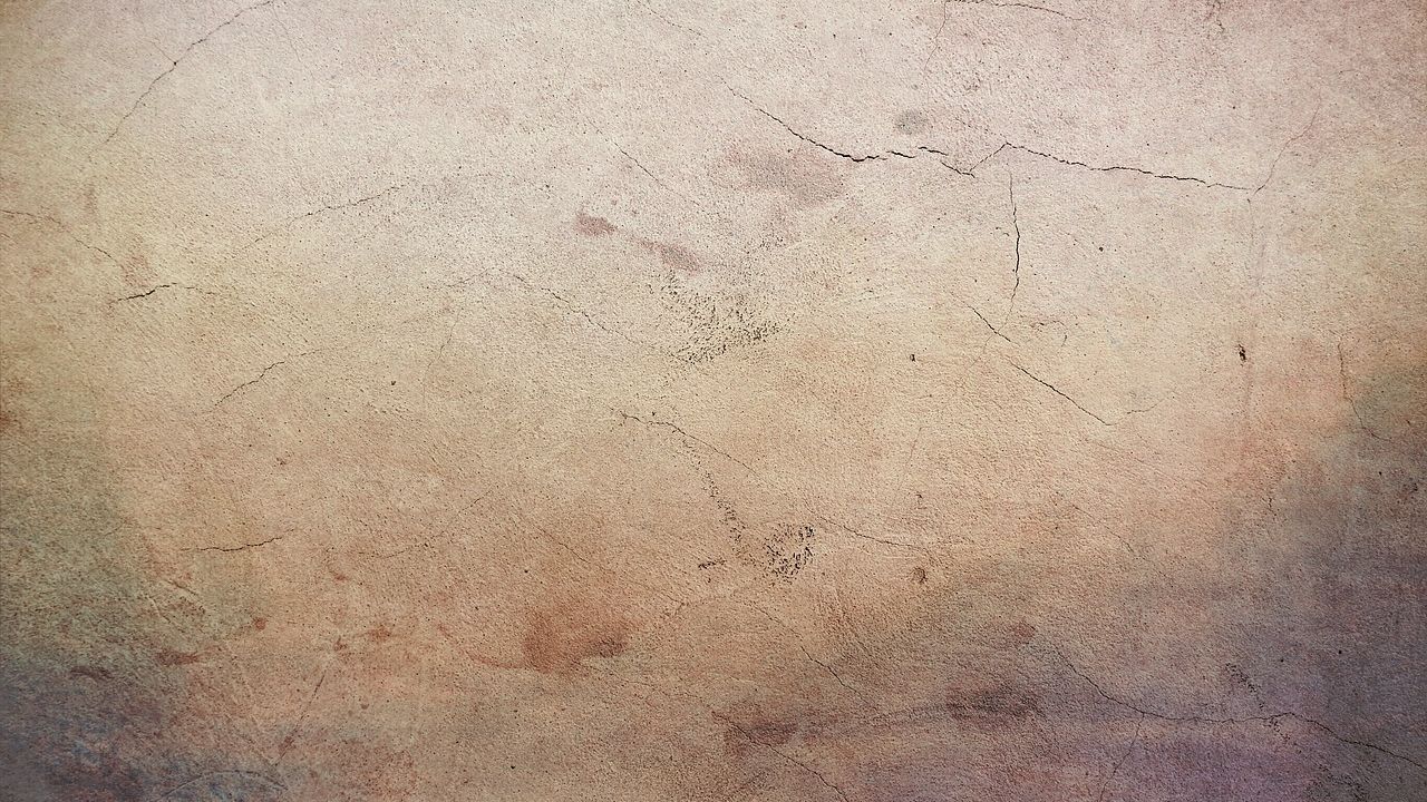 Fleckige, feuchte Wand