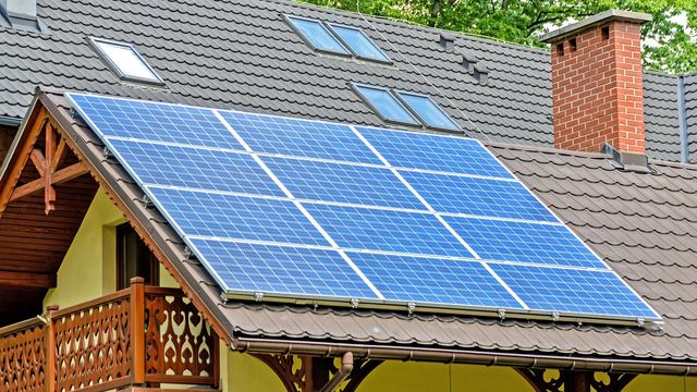 Photovoltaikmodule auf einem Hausdach